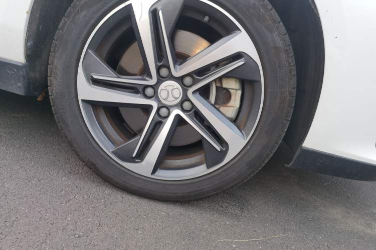 Used BAIC Beijing EU5 2020 Classic Model R550 Smart Trend Edition Right Front Wheel Hub