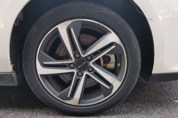 Used BAIC Beijing EU5 2020 R600 Smart Fashion Edition Right Front Wheel Hub