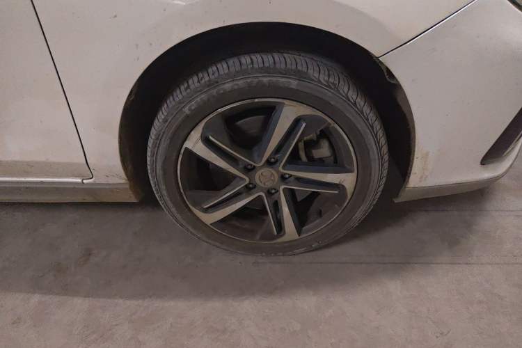 Used BAIC Beijing EU5 2020 Classic Model R500 Smart Wind Edition Right Front Wheel Hub