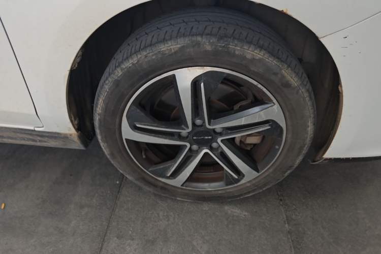Used BAIC Beijing EU5 2020 R600 Smart Fashion Edition Right Front Wheel Hub