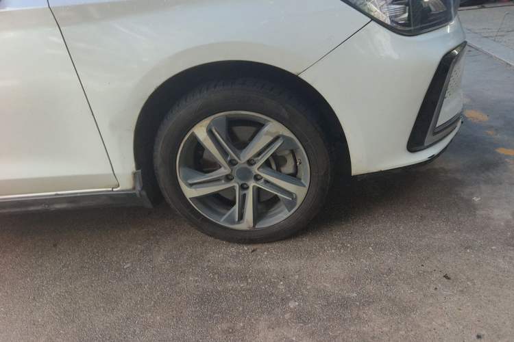 Used BAIC Beijing EU5 2020 Jingcai Edition R500 Smart Wind Version Right Front Wheel Hub