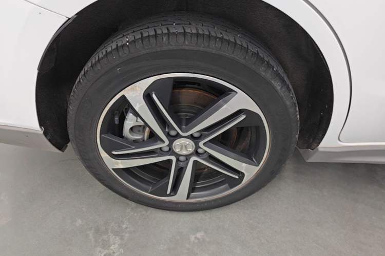 Used BAIC Beijing EU5 2020 Classic Model R500 Smart Wind Edition Right Rear Wheel Hub