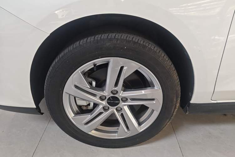 Used BAIC Beijing EU5 2022 Ride-Hailing High-Power Luxury Edition Left Front Wheel Hub