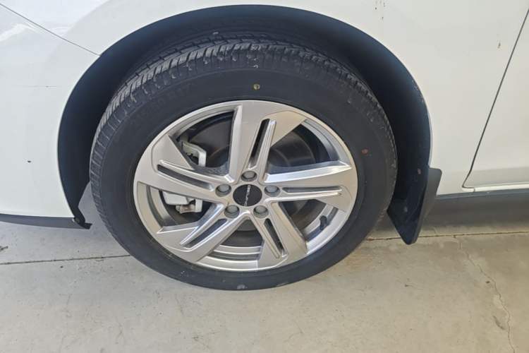 Used BAIC Beijing EU5 2022 Ride-Hailing High-Power Luxury Edition Left Front Wheel Hub