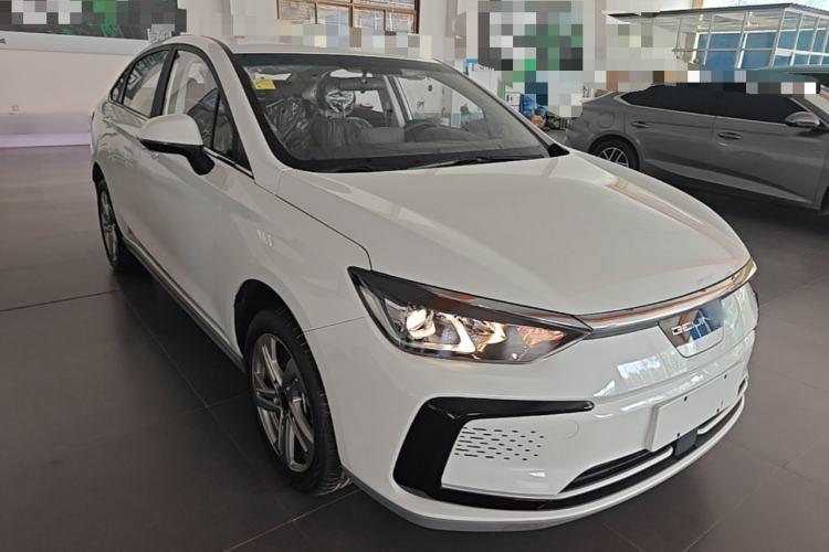 Used BAIC Beijing EU5 2025 Hongtu Standard Edition Front Right 45 Deg