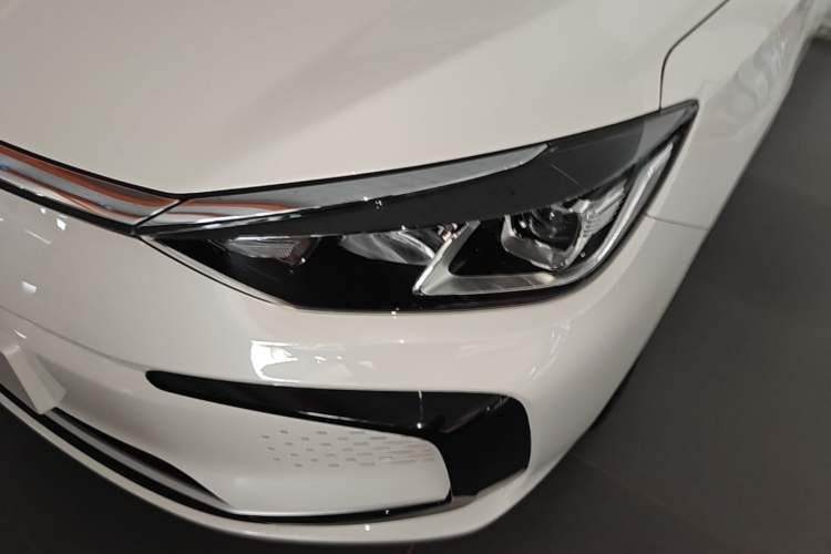 Used BAIC Beijing EU5 2025 Hongtu Standard Edition Left Front Headlight