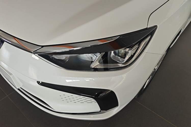 Used BAIC Beijing EU5 2025 Hongtu Standard Edition Left Front Headlight