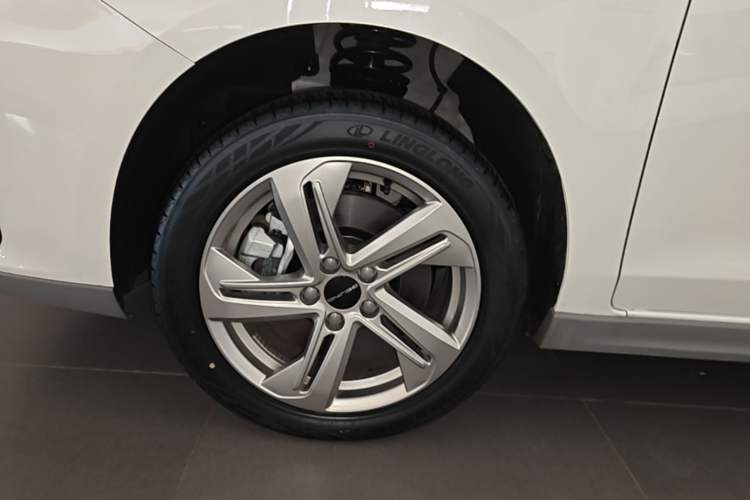 Used BAIC Beijing EU5 2025 Hongtu Standard Edition Left Front Wheel Hub