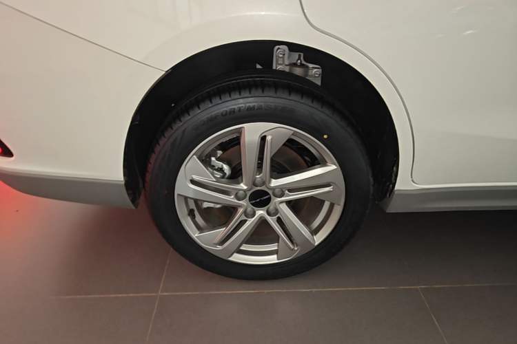 Used BAIC Beijing EU5 2025 Hongtu Standard Edition Right Rear Wheel Hub