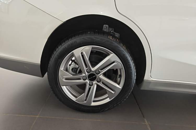 Used BAIC Beijing EU5 2025 Hongtu Standard Edition Right Rear Wheel Hub