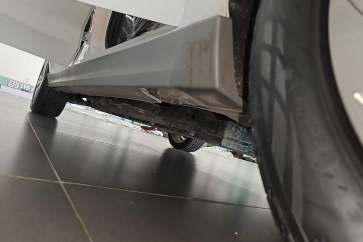 Used BAIC Beijing EU5 2025 Hongtu Standard Edition Right Side Sill