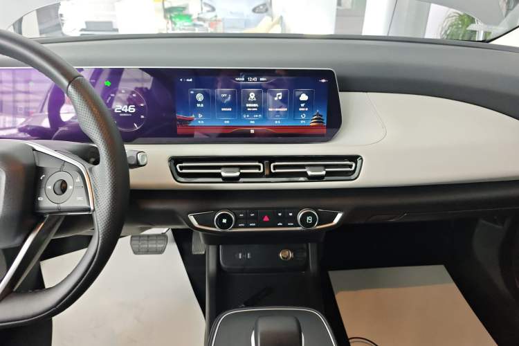 Used BAIC Beijing EU5 PLUS 2023 R500 Premium Travel Edition Audio And AC Panel