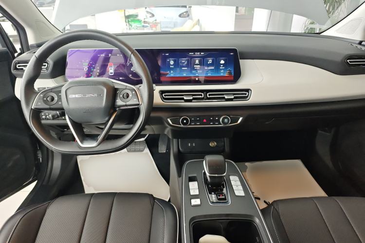 Used BAIC Beijing EU5 PLUS 2023 R500 Premium Travel Edition Center Console
