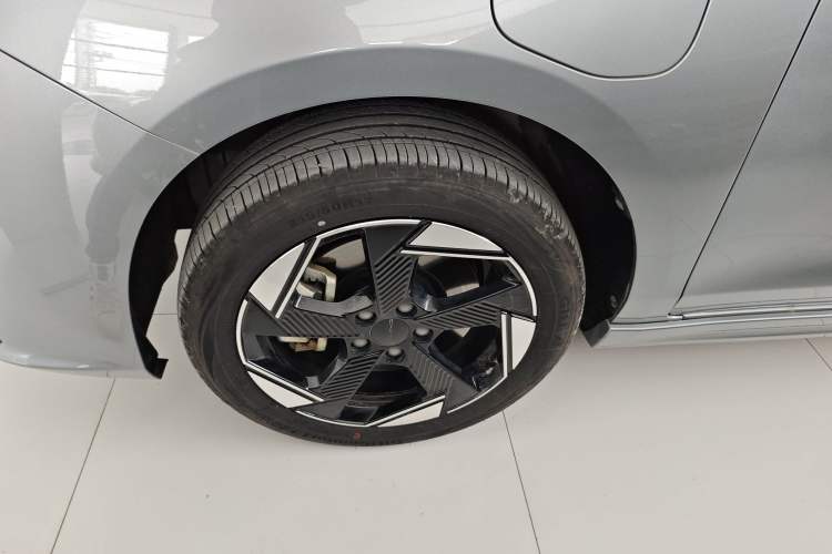 Used BAIC Beijing EU5 PLUS 2023 R500 Premium Travel Edition Left Front Wheel Hub