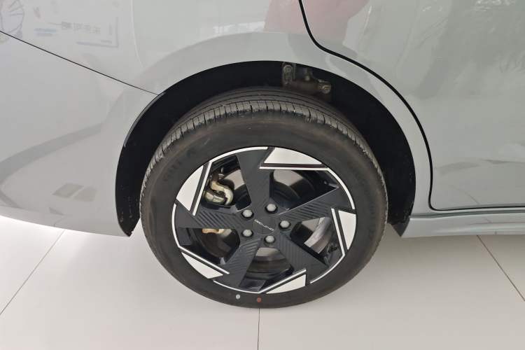 Used BAIC Beijing EU5 PLUS 2023 R500 Premium Travel Edition Right Rear Wheel Hub