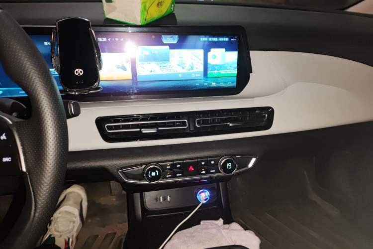 Used BAIC Beijing EU5 PLUS 2023 R600 Premium Edition Audio And AC Panel