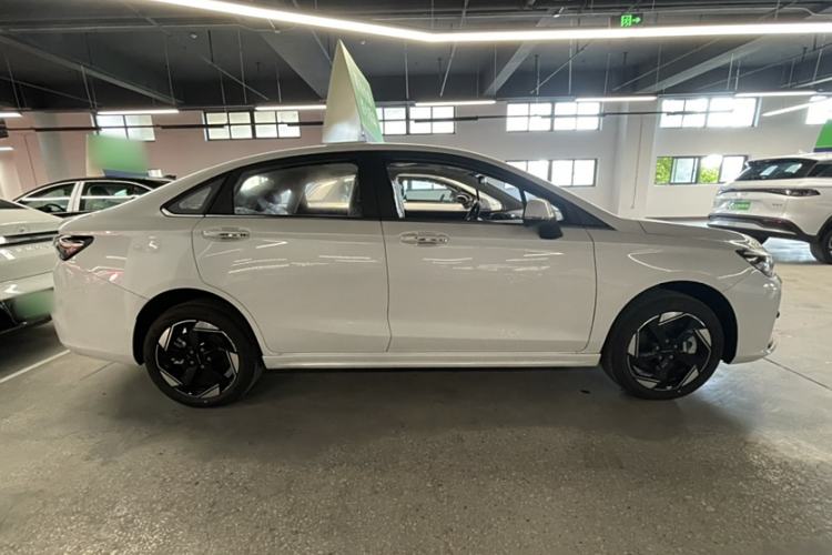 Used BAIC Beijing EU5 PLUS 2023 R600 Premium Edition Exterior 3