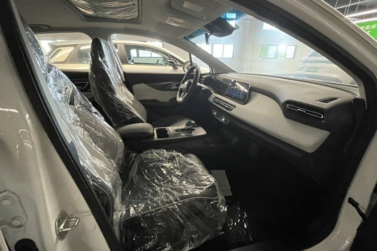 Used BAIC Beijing EU5 PLUS 2023 R600 Premium Edition Interior 7
