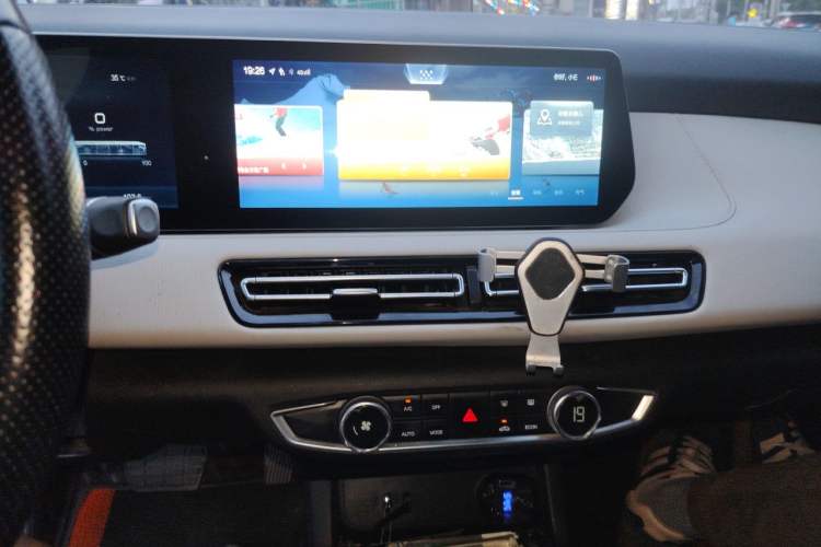 Used BAIC Beijing EU5 PLUS 2021 R500 Premium Edition Audio And AC Panel