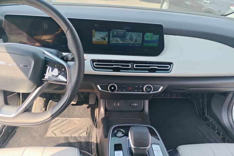 Used BAIC Beijing EU5 PLUS 2021 R600 Premium Edition Audio And AC Panel