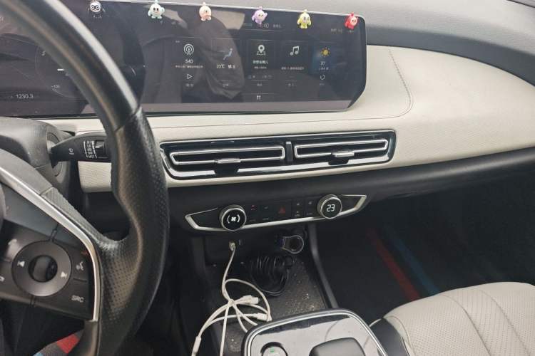 Used BAIC Beijing EU5 PLUS 2021 R500 Premium Edition Audio And AC Panel
