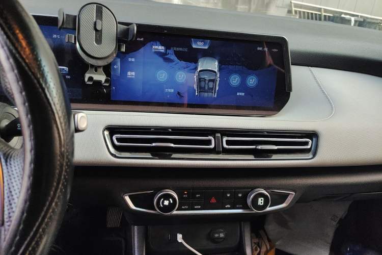 Used BAIC Beijing EU5 PLUS 2021 R500 Prestige Edition Audio And AC Panel