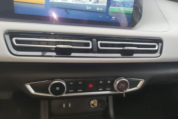 Used BAIC Beijing EU5 PLUS 2021 R500 Premium Edition Audio And AC Panel