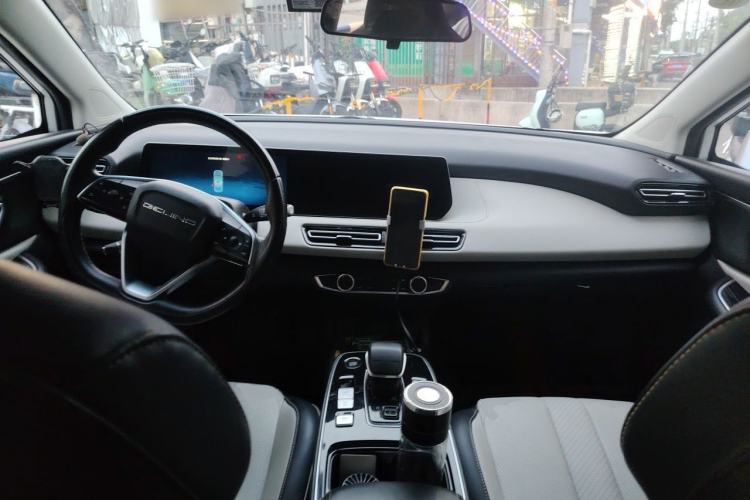 Used BAIC Beijing EU5 PLUS 2021 R500 Premium Edition Center Console