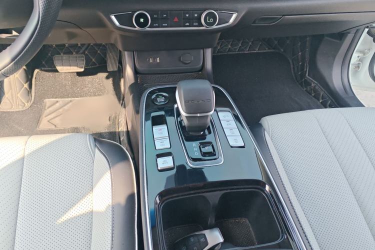 Used BAIC Beijing EU5 PLUS 2021 R600 Premium Edition Gear Lever