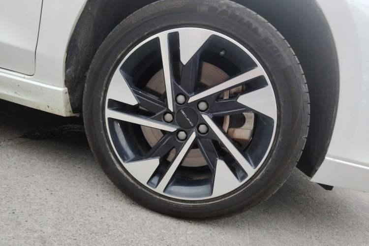 Used BAIC Beijing EU5 PLUS 2021 R500 Premium Edition Right Front Wheel Hub
