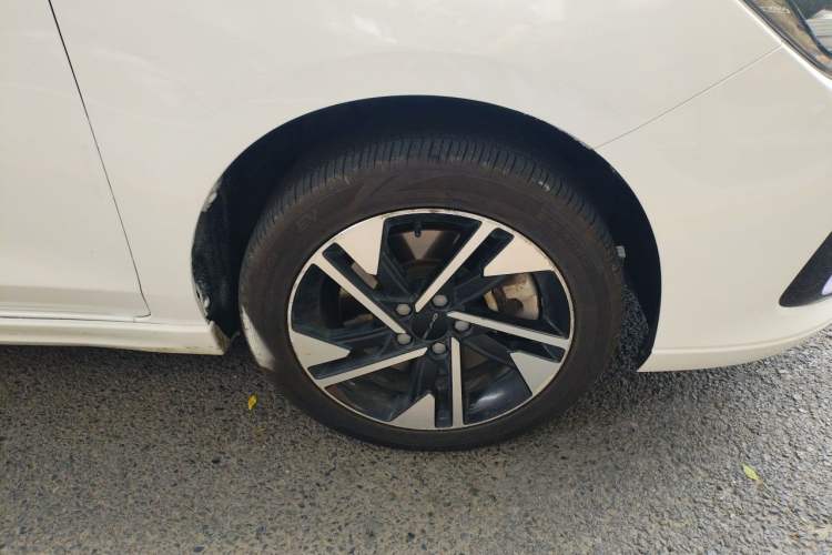 Used BAIC Beijing EU5 PLUS 2021 R500 Premium Edition Right Front Wheel Hub