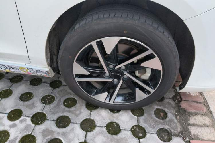 Used BAIC Beijing EU5 PLUS 2021 R500 Premium Edition Right Front Wheel Hub