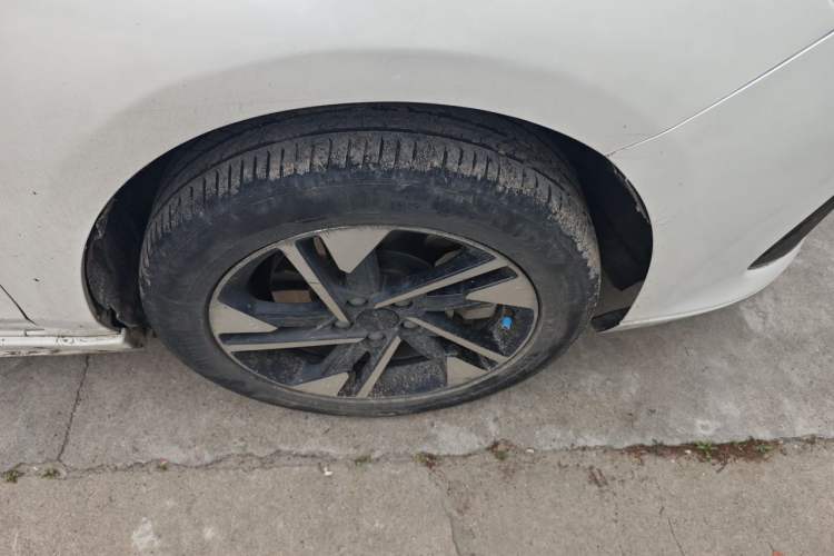 Used BAIC Beijing EU5 PLUS 2021 R500 Premium Edition Right Front Wheel Hub