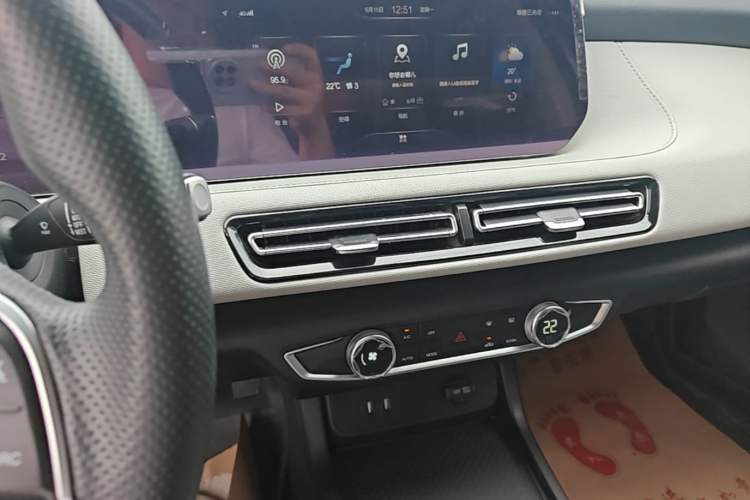 Used BAIC Beijing EU5 PLUS 2023 R500 Premium Edition Audio And AC Panel