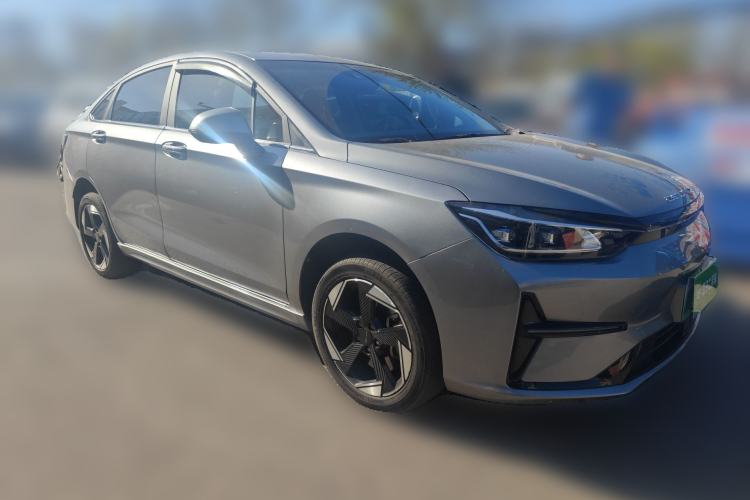 Used BAIC Beijing EU5 PLUS 2023 R600 Premium Edition Front Right 45 Deg
