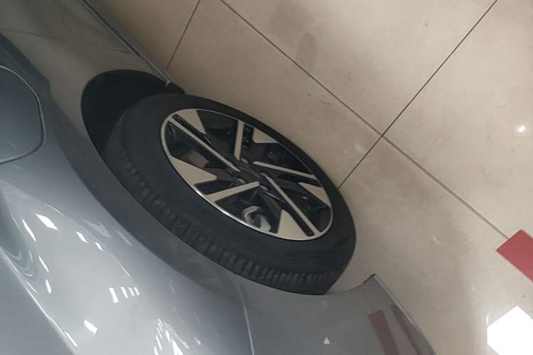 Used BAIC Beijing EU5 PLUS 2023 R500 Premium Edition Left Front Wheel Hub