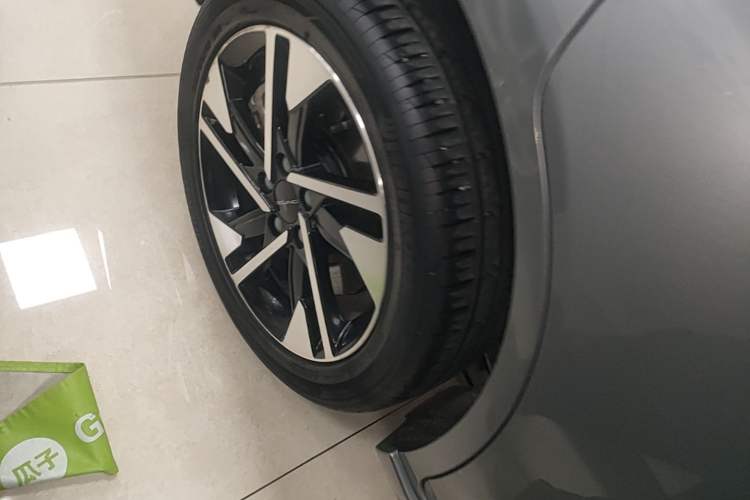 Used BAIC Beijing EU5 PLUS 2023 R500 Premium Edition Right Rear Wheel Hub