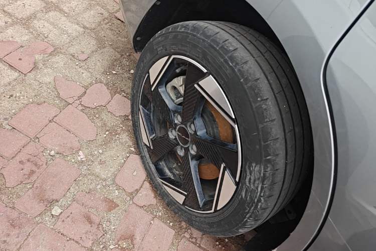 Used BAIC Beijing EU5 PLUS 2023 R500 Premium Edition Right Rear Wheel Hub