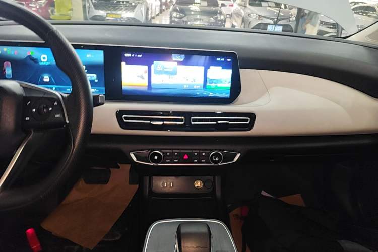Used BAIC Beijing EU5 PLUS 2023 R500 Premium Edition Audio And AC Panel