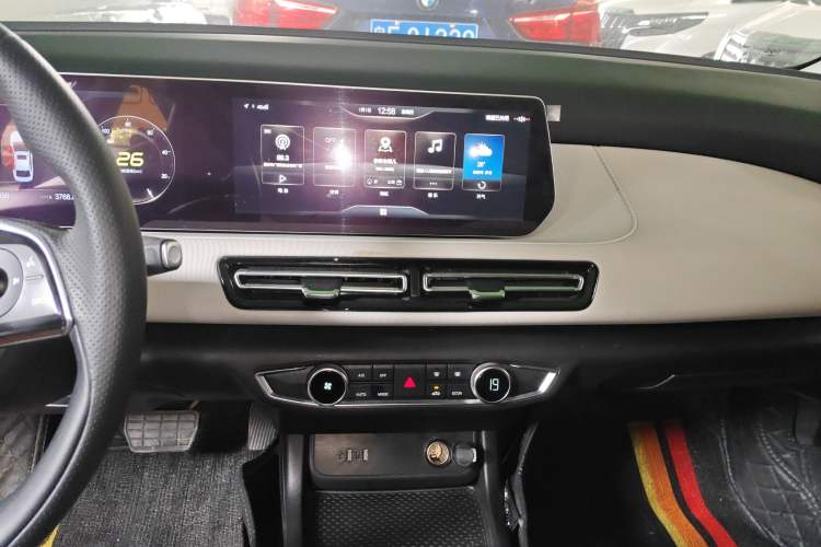 Used BAIC Beijing EU5 PLUS 2023 R500 Premium Edition Audio And AC Panel