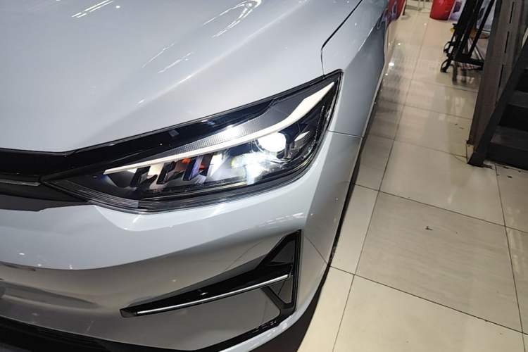 Used BAIC Beijing EU5 PLUS 2023 R500 Premium Edition Left Front Headlight