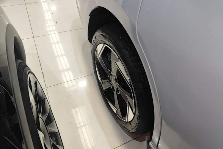 Used BAIC Beijing EU5 PLUS 2023 R500 Premium Edition Right Rear Wheel Hub