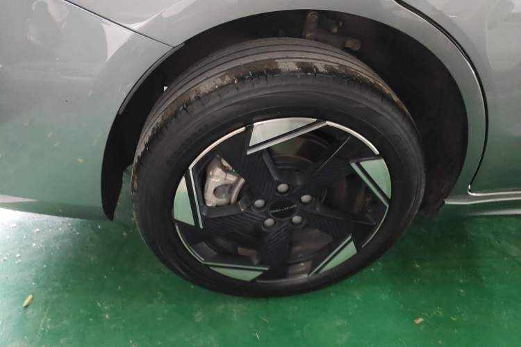 Used BAIC Beijing EU5 PLUS 2023 R500 Premium Edition Right Rear Wheel Hub