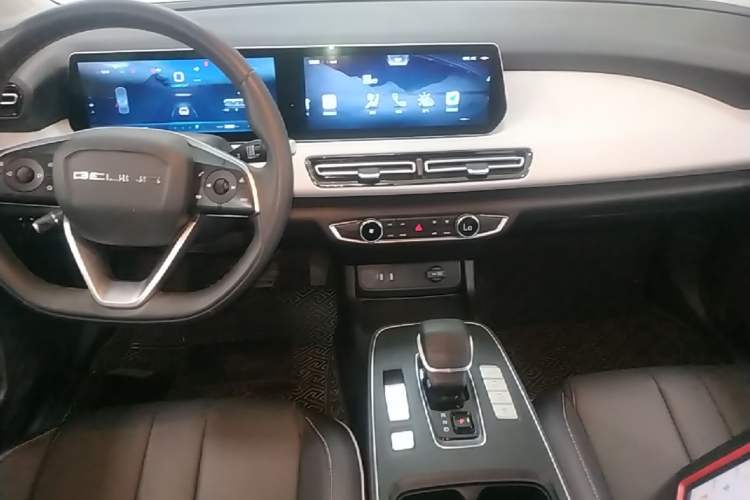 Used BAIC Beijing EU5 PLUS 2023 R500 Premium Edition Audio And AC Panel