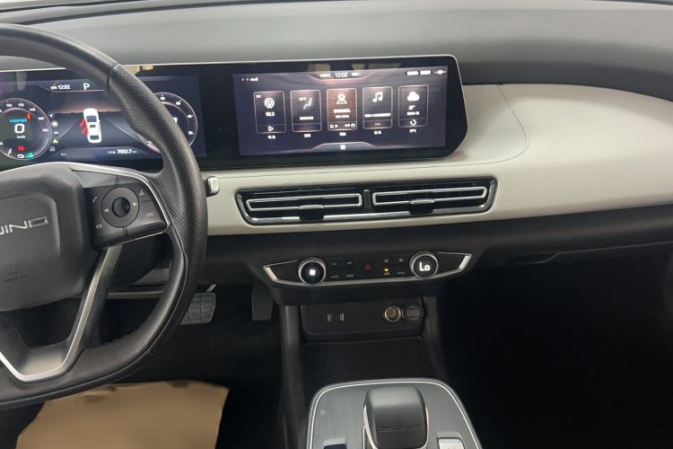 Used BAIC Beijing EU5 PLUS 2023 R500 Premium Travel Edition Audio And AC Panel