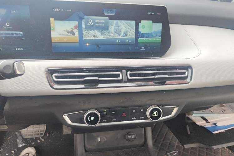 Used BAIC Beijing EU5 PLUS 2023 R500 Premium Edition Audio And AC Panel