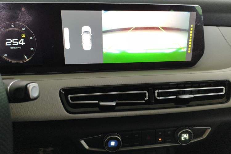 Used BAIC Beijing EU5 PLUS 2023 R500 Premium Edition Audio And AC Panel