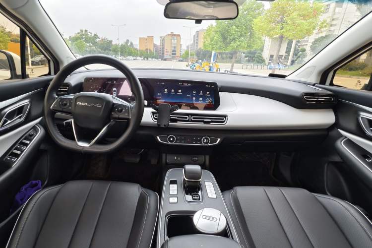 Used BAIC Beijing EU5 PLUS 2023 R600 Premium Edition Audio And AC Panel