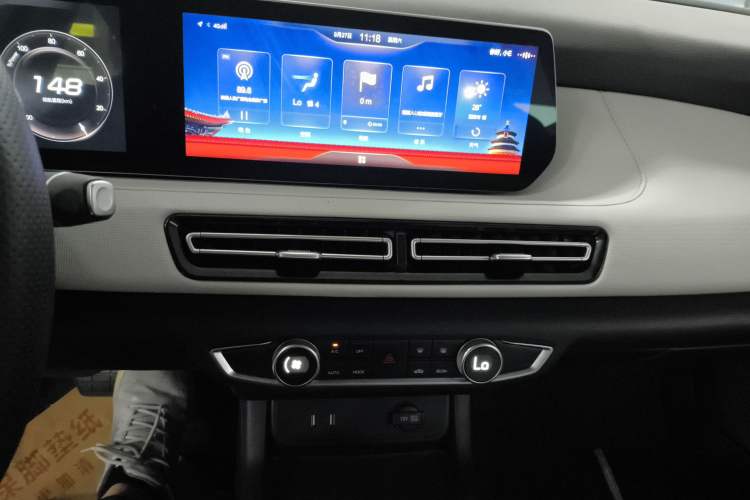 Used BAIC Beijing EU5 PLUS 2023 R500 Premium Edition Audio And AC Panel