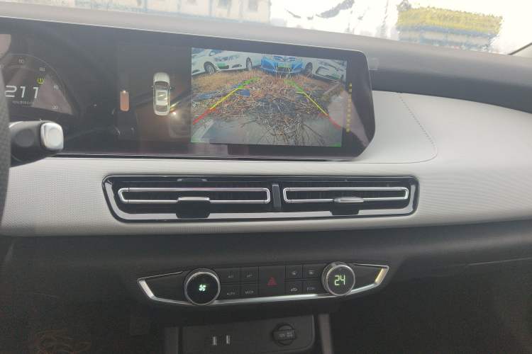 Used BAIC Beijing EU5 PLUS 2023 R600 Premium Edition Audio And AC Panel